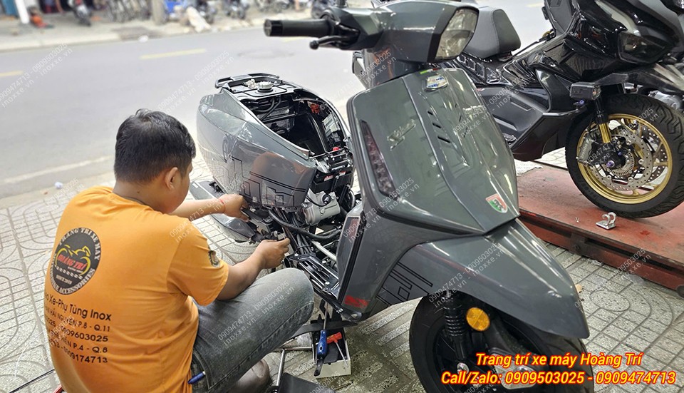 Độ bật gác chân sau tự động cho xe Lambretta