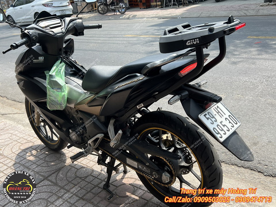 Baga sau Givi HRX cho xe Winner X đế thùng có đèn Stop