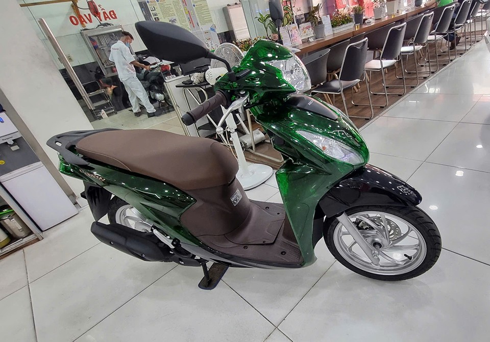 Dàn áo trong suốt xe Vision