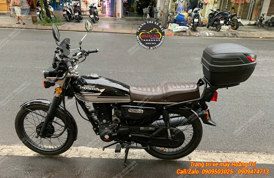 Honda CG125 tiện ích hơn với thùng Givi B27NX chính hãng và kính chắn gió