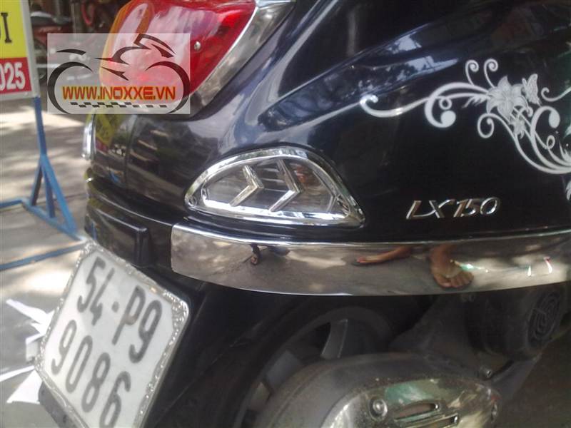 Trang trí đèn Vespa LX_Xi nhan sau